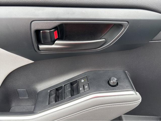 Photo of 2024 Midnight Black Metallic Toyota Highlander