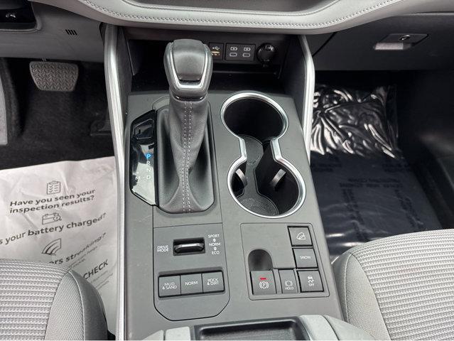 Photo of 2024 Midnight Black Metallic Toyota Highlander