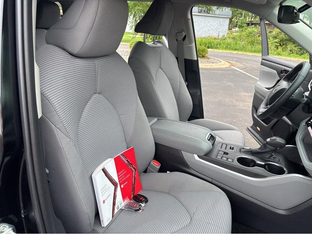 Photo of 2024 Midnight Black Metallic Toyota Highlander