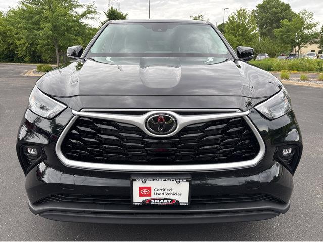 Photo of 2024 Midnight Black Metallic Toyota Highlander