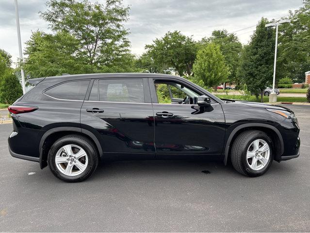 Photo of 2024 Midnight Black Metallic Toyota Highlander