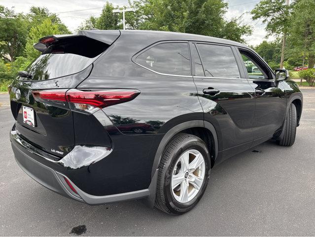 Photo of 2024 Midnight Black Metallic Toyota Highlander