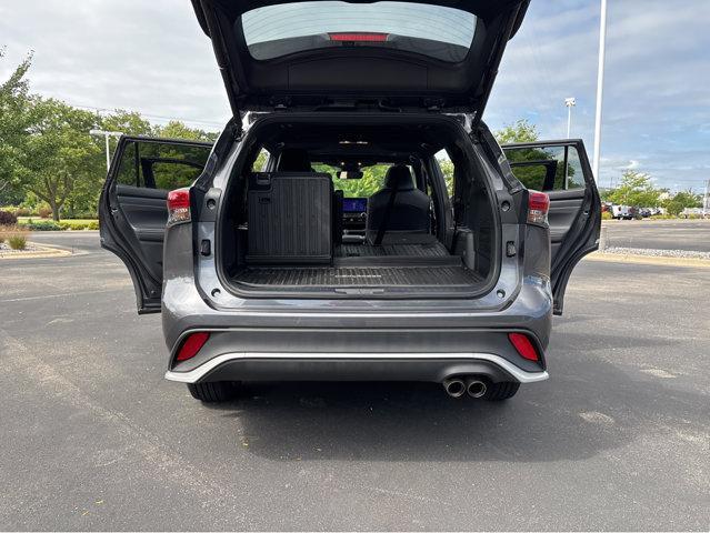 Photo of 2023 Magnetic Gray Metallic Toyota Highlander