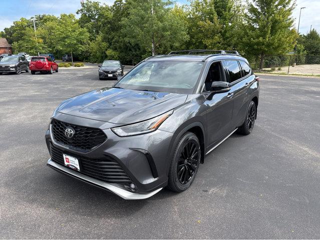 Photo of 2023 Magnetic Gray Metallic Toyota Highlander