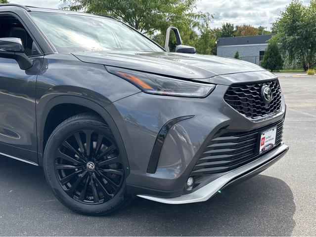Photo of 2023 Magnetic Gray Metallic Toyota Highlander