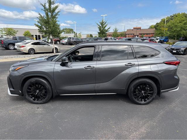 Photo of 2023 Magnetic Gray Metallic Toyota Highlander