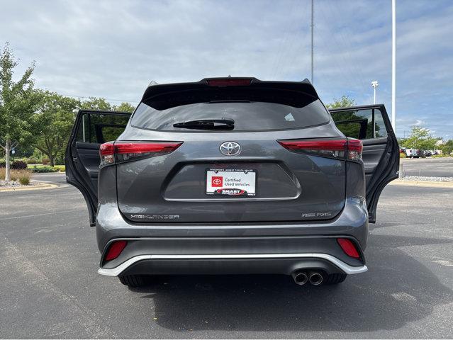 Photo of 2023 Magnetic Gray Metallic Toyota Highlander