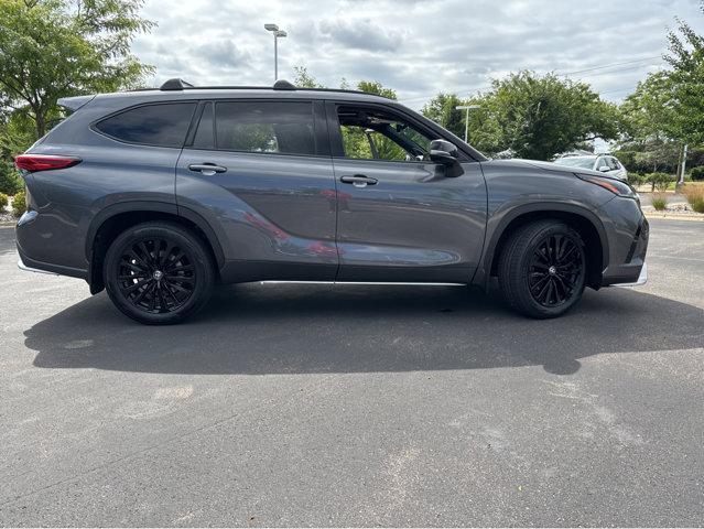 Photo of 2023 Magnetic Gray Metallic Toyota Highlander