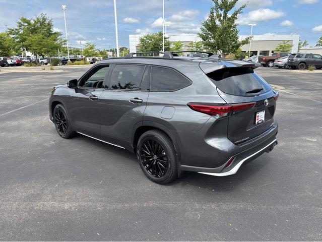 Photo of 2023 Magnetic Gray Metallic Toyota Highlander