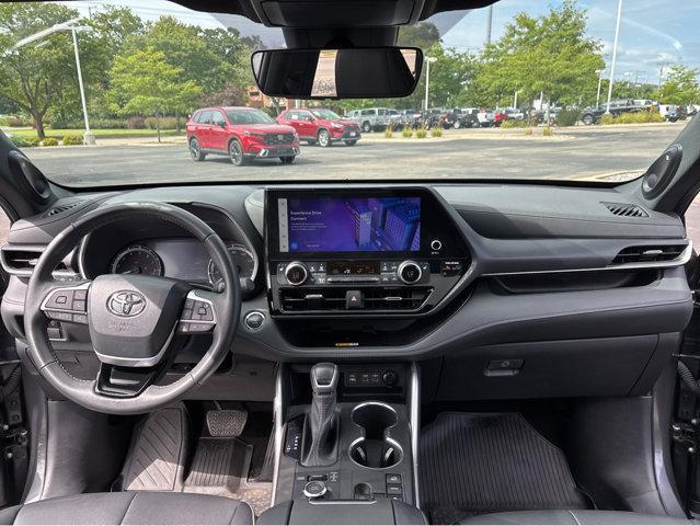 Photo of 2023 Magnetic Gray Metallic Toyota Highlander