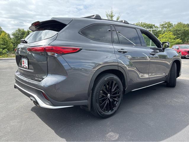 Photo of 2023 Magnetic Gray Metallic Toyota Highlander