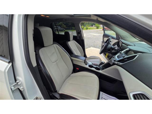 Photo of 2014 White GMC Terrain