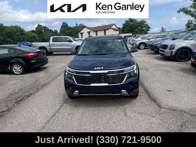 Photo of 2024 Dark Ocean Blue Kia Seltos