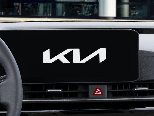 Photo of 2026 Snow White Pearl Kia Carnival