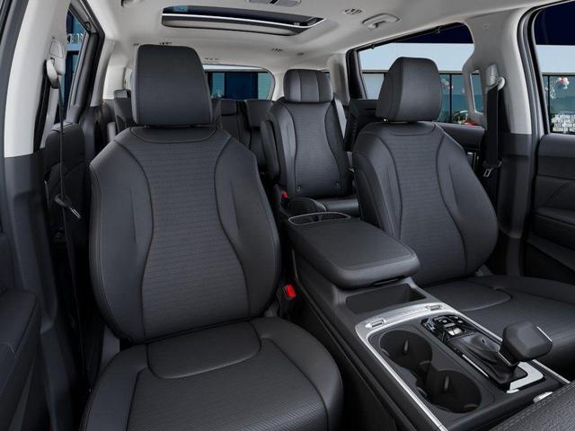 Photo of 2026 Snow White Pearl Kia Carnival