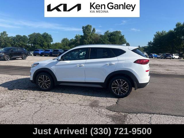 Photo of 2019 Dazzling White Hyundai TUCSON