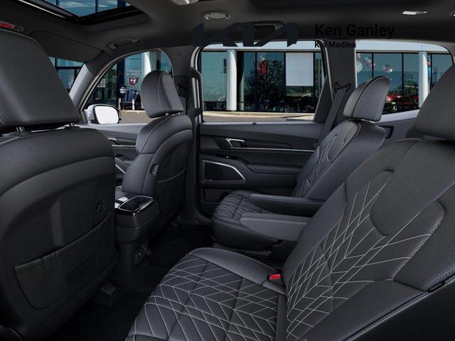 Photo of 2025 Glacial White Pearl Kia Telluride