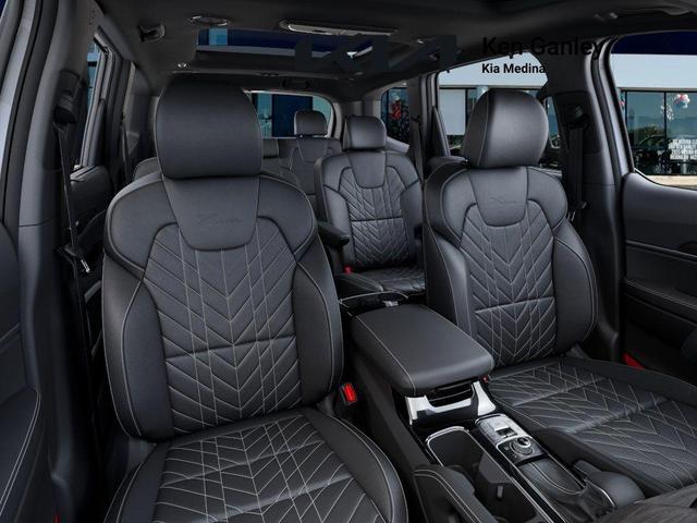 Photo of 2025 Glacial White Pearl Kia Telluride