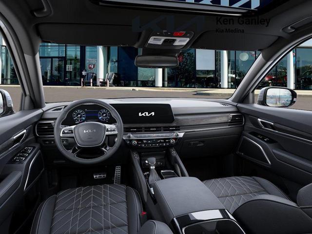 Photo of 2025 Glacial White Pearl Kia Telluride