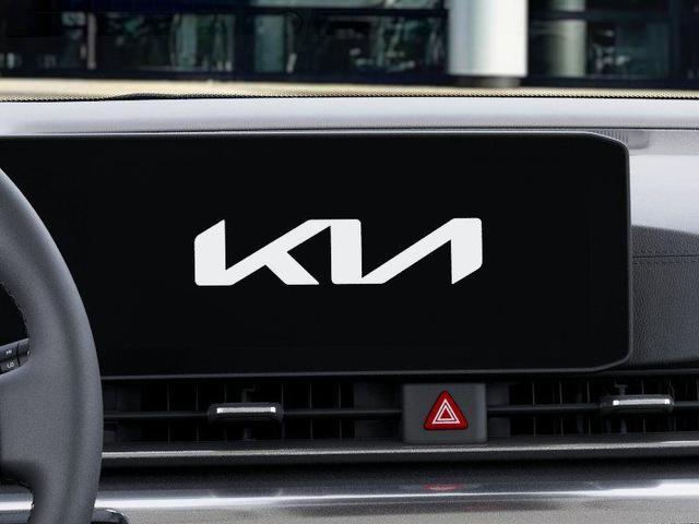 Photo of 2026 Ceramic Silver Kia Carnival Hybrid