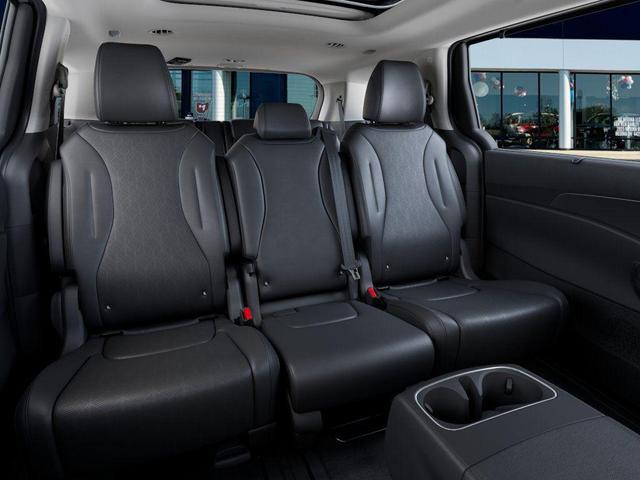 Photo of 2026 Ceramic Silver Kia Carnival Hybrid