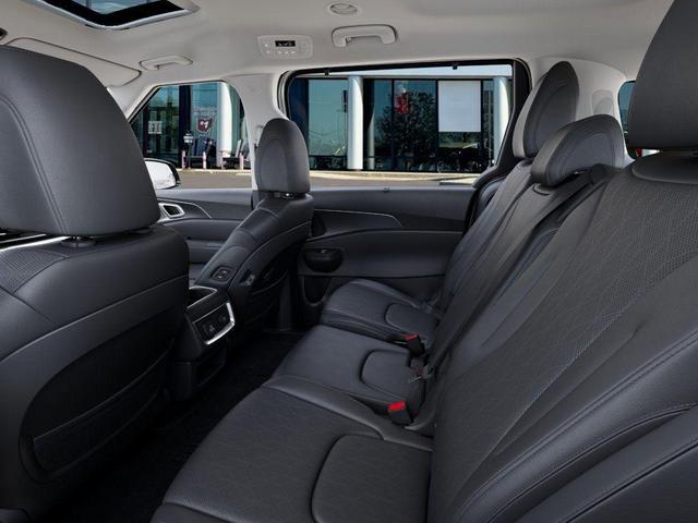 Photo of 2026 Ceramic Silver Kia Carnival Hybrid