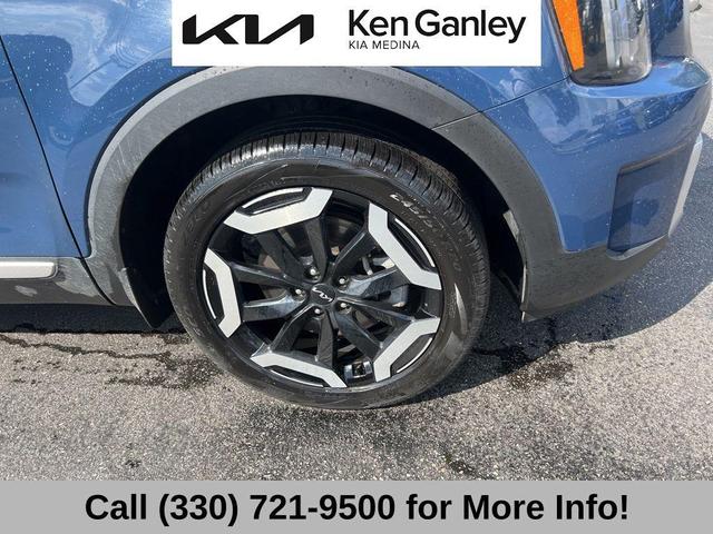 Photo of 2024 Midnight Black Kia Telluride