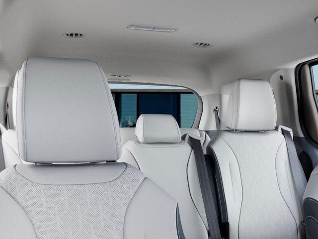 Photo of 2025 Ceramic Silver Kia Carnival