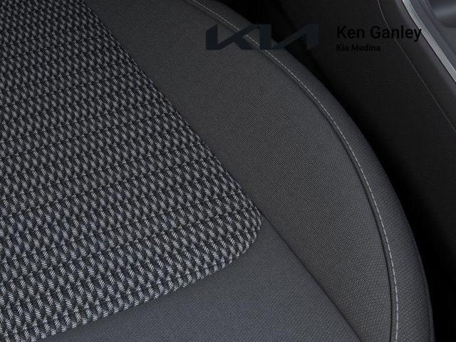 Photo of 2026 GLACIALWHITEPEA Kia Sorento