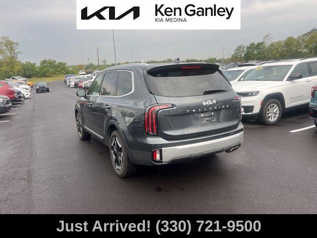 Photo of 2024 Gravity Gray Kia Telluride