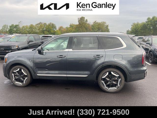 Photo of 2024 Gravity Gray Kia Telluride