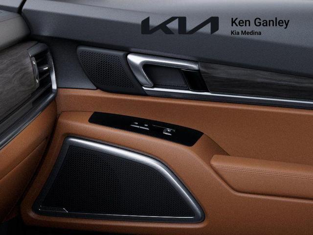 Photo of 2025 Ebony Black Kia Telluride