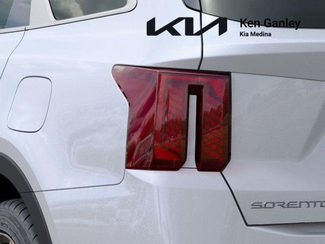 Photo of 2025 Glacial White Pearl Kia Sorento