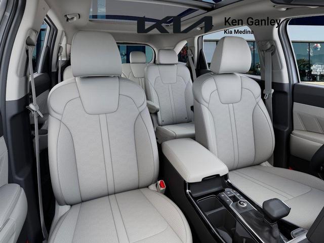 Photo of 2025 Glacial White Pearl Kia Sorento