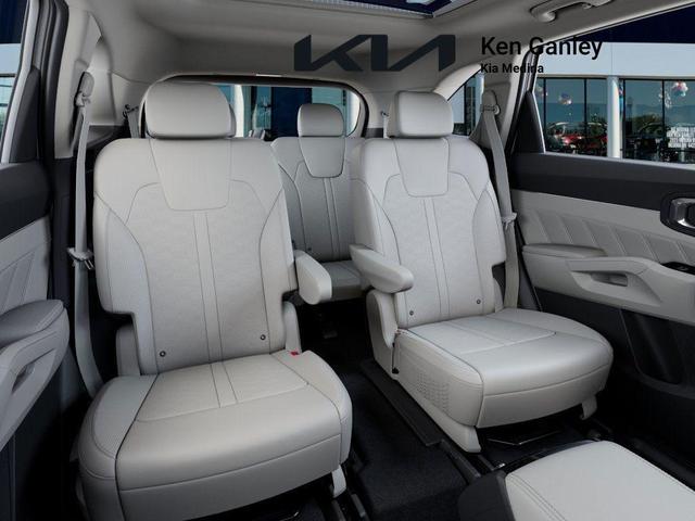 Photo of 2025 Glacial White Pearl Kia Sorento