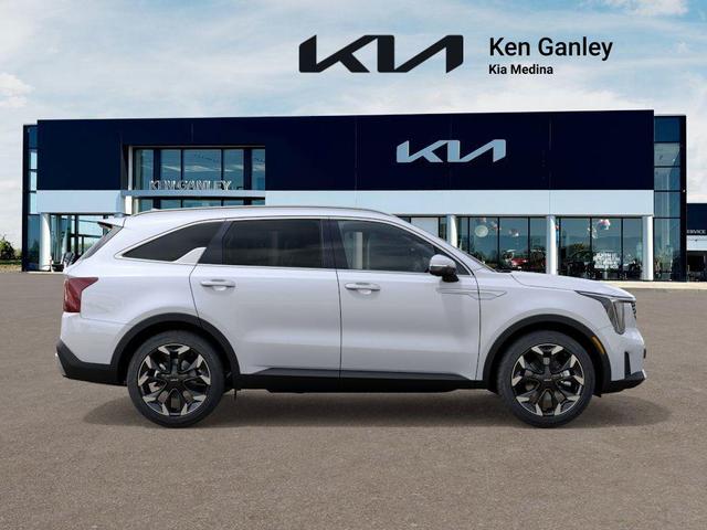 Photo of 2025 Glacial White Pearl Kia Sorento