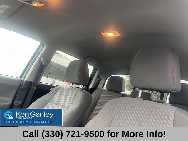 Photo of 2022 White Toyota Tacoma