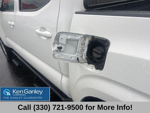 Photo of 2022 White Toyota Tacoma