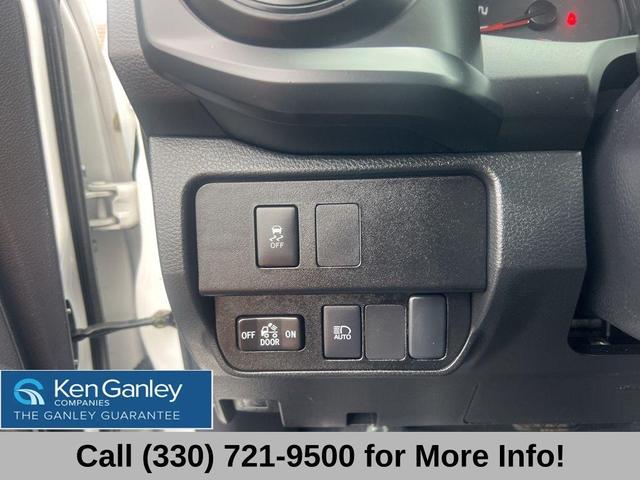 Photo of 2022 White Toyota Tacoma