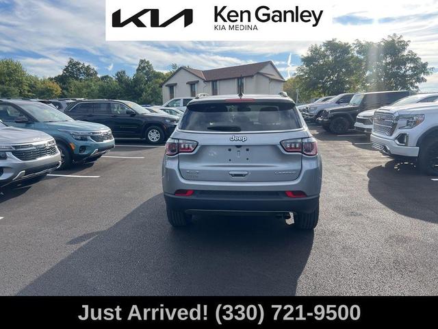 Photo of 2022 Billet Silver Metallic Clearcoat Jeep Compass