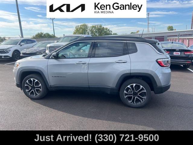 Photo of 2022 Billet Silver Metallic Clearcoat Jeep Compass