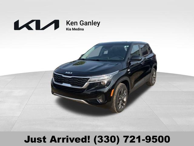 Photo of 2023 Cherry Black Kia Seltos
