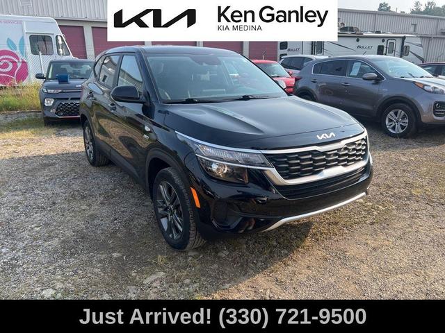 Photo of 2023 Cherry Black Kia Seltos