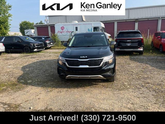 Photo of 2023 Cherry Black Kia Seltos