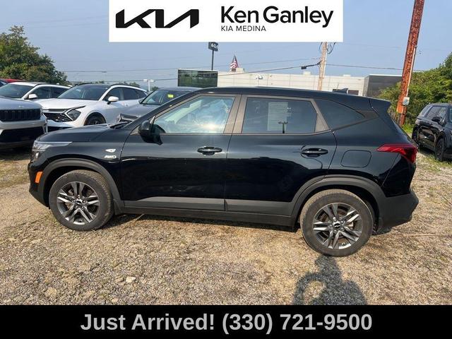 Photo of 2023 Cherry Black Kia Seltos