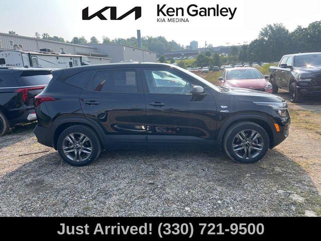 Photo of 2023 Cherry Black Kia Seltos