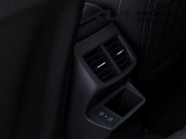 Photo of 2025 Blue Kia Seltos