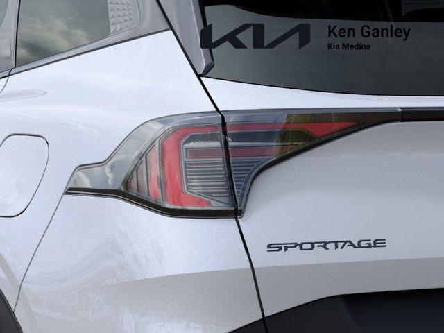 Photo of 2026 Glacial White Pearl Kia Sportage