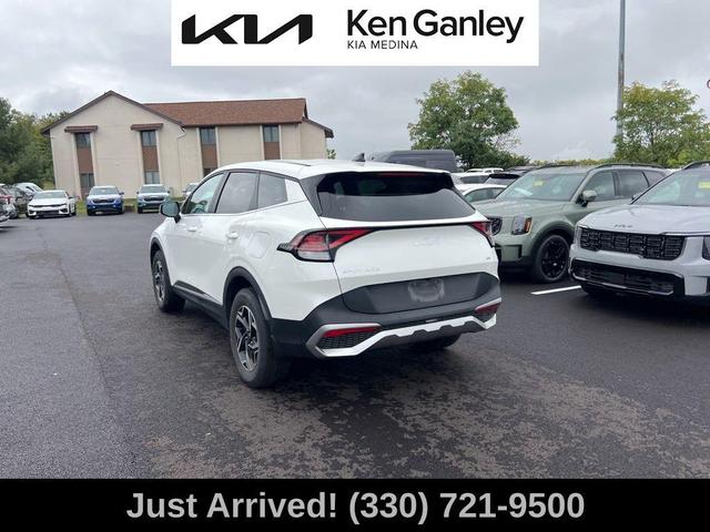 Photo of 2023 Snow White Pearl Kia Sportage