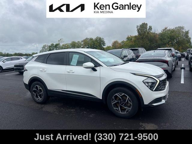 Photo of 2023 Snow White Pearl Kia Sportage